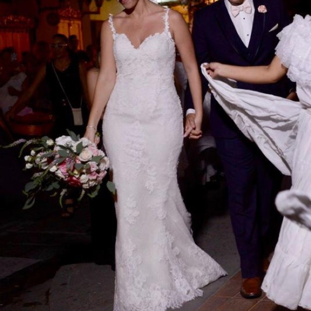 Designer wedding dress - Picture 2 of 5